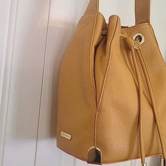 Vince Camuto Drawstring Shoulder Bucket Bag Tan Camel Gold Accents - Picture 5 of 15